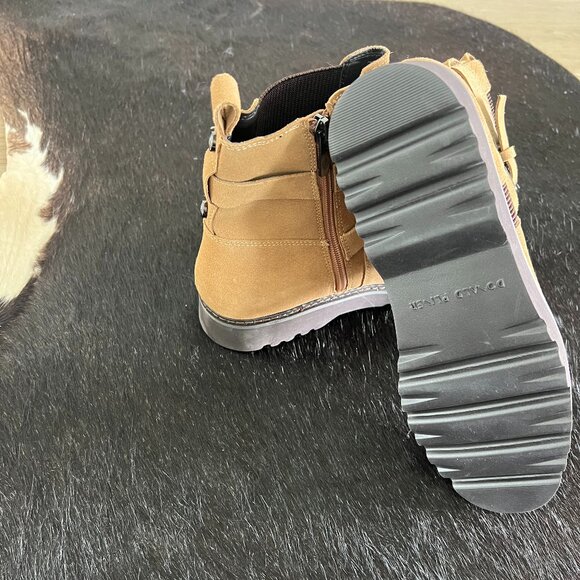 NWOT Donald Pliner Suade Chelsea Boot Sz 7.5 - Picture 2 of 4